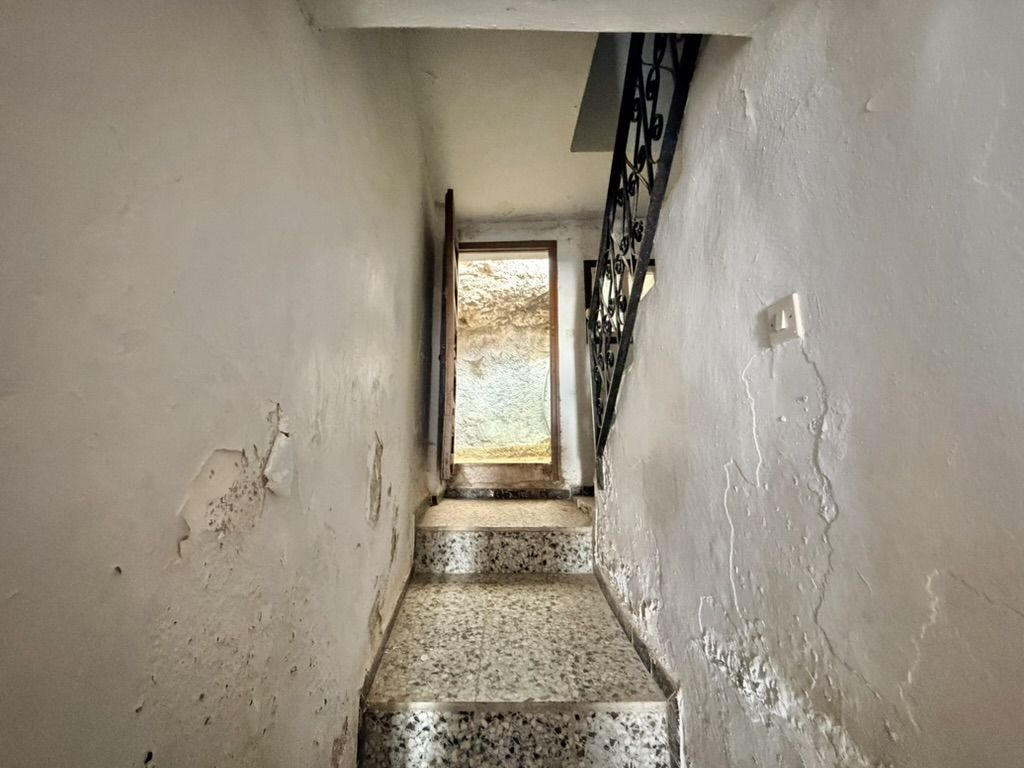 24922108-B943-4941-A793-F067328417C8_1_105_c