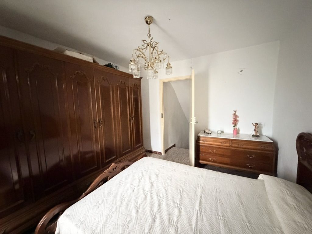 3827F7CE-880D-43C2-8184-2100838313D2_1_105_c